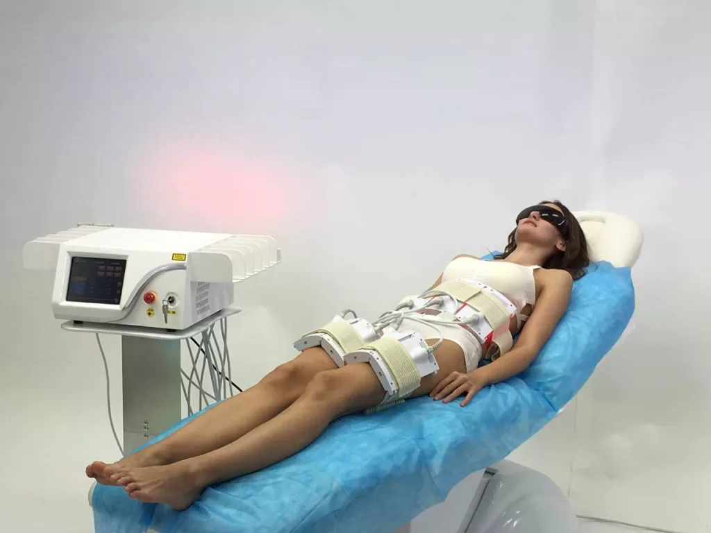 lipo laser treatment on abdomen and thighs